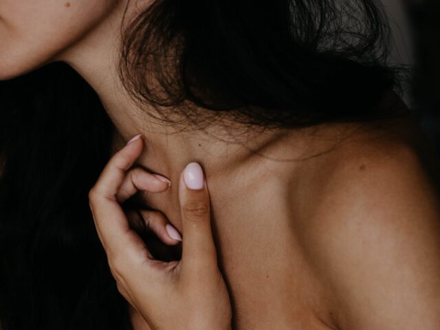 Witte vlekjes op nagels: wat betekenen ze en moet je je zorgen maken?