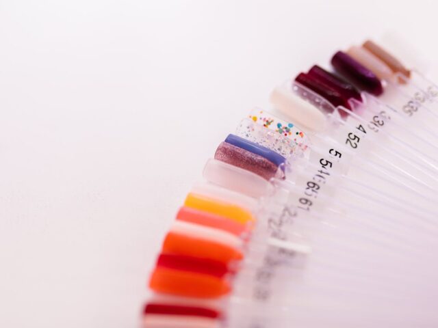 Meteen mooie nagels met plak nagels: snel en simpel voor iedereen