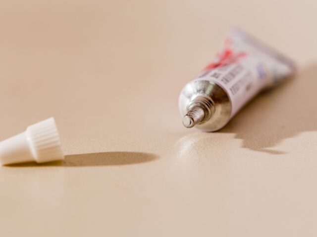 Gemakkelijk nagellijm verwijderen van je nagels