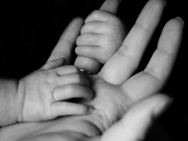 De geheimen van dunstan babytaal: leer je pasgeboren baby echt begrijpen